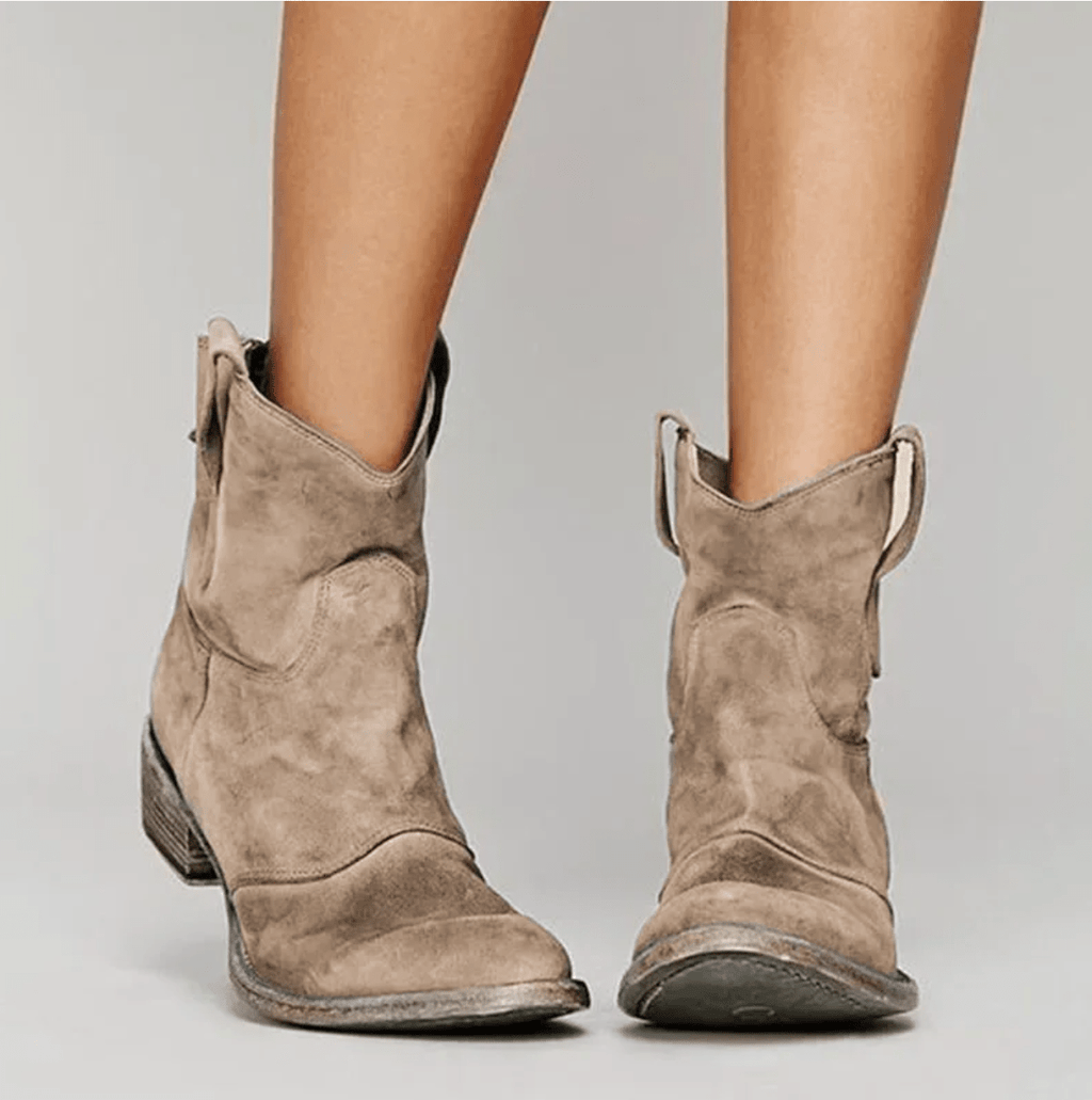SAVANNAH | Women’s Distressed Western Ankle Boots