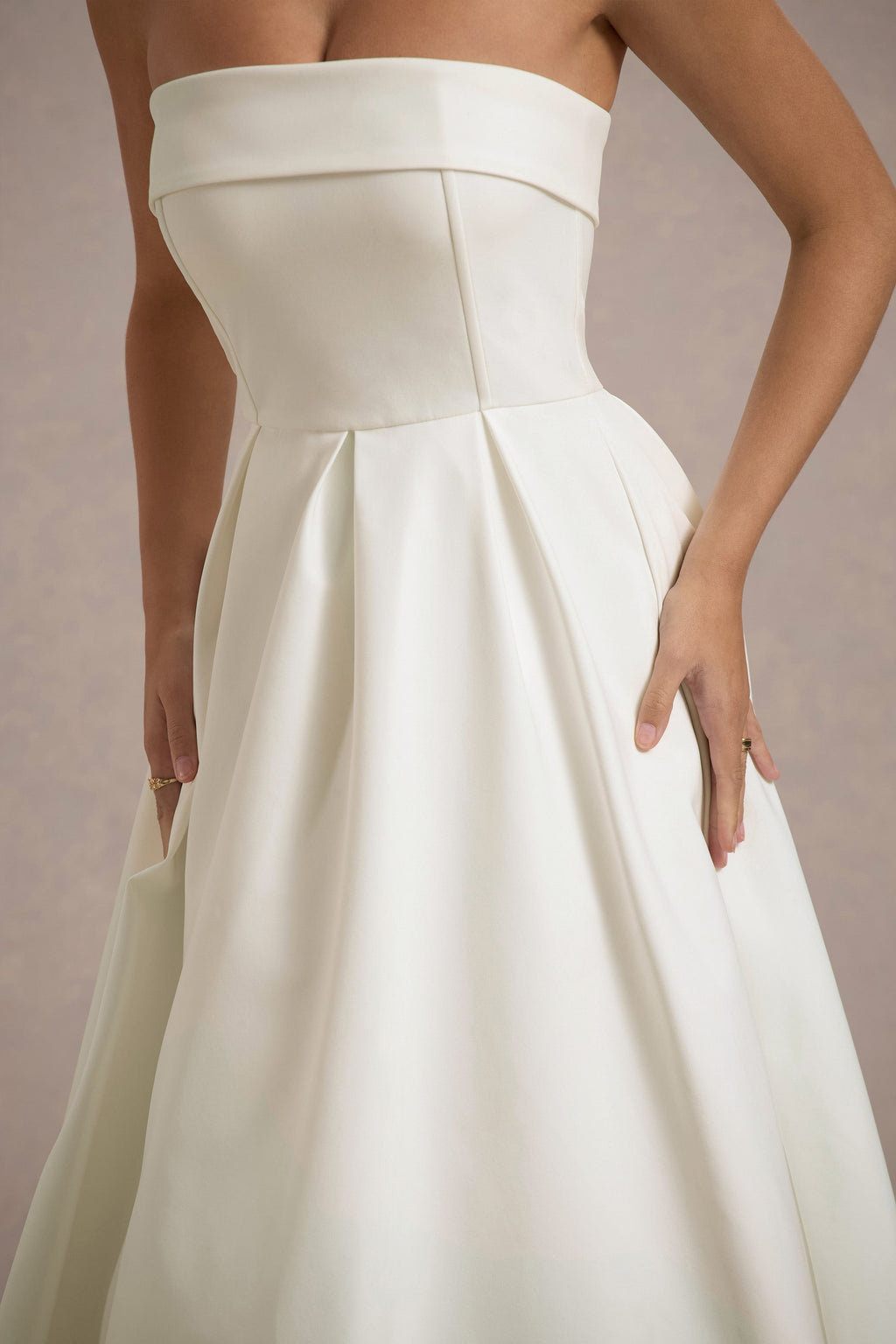ANNE | Chic Off-Shoulder Midi Dress