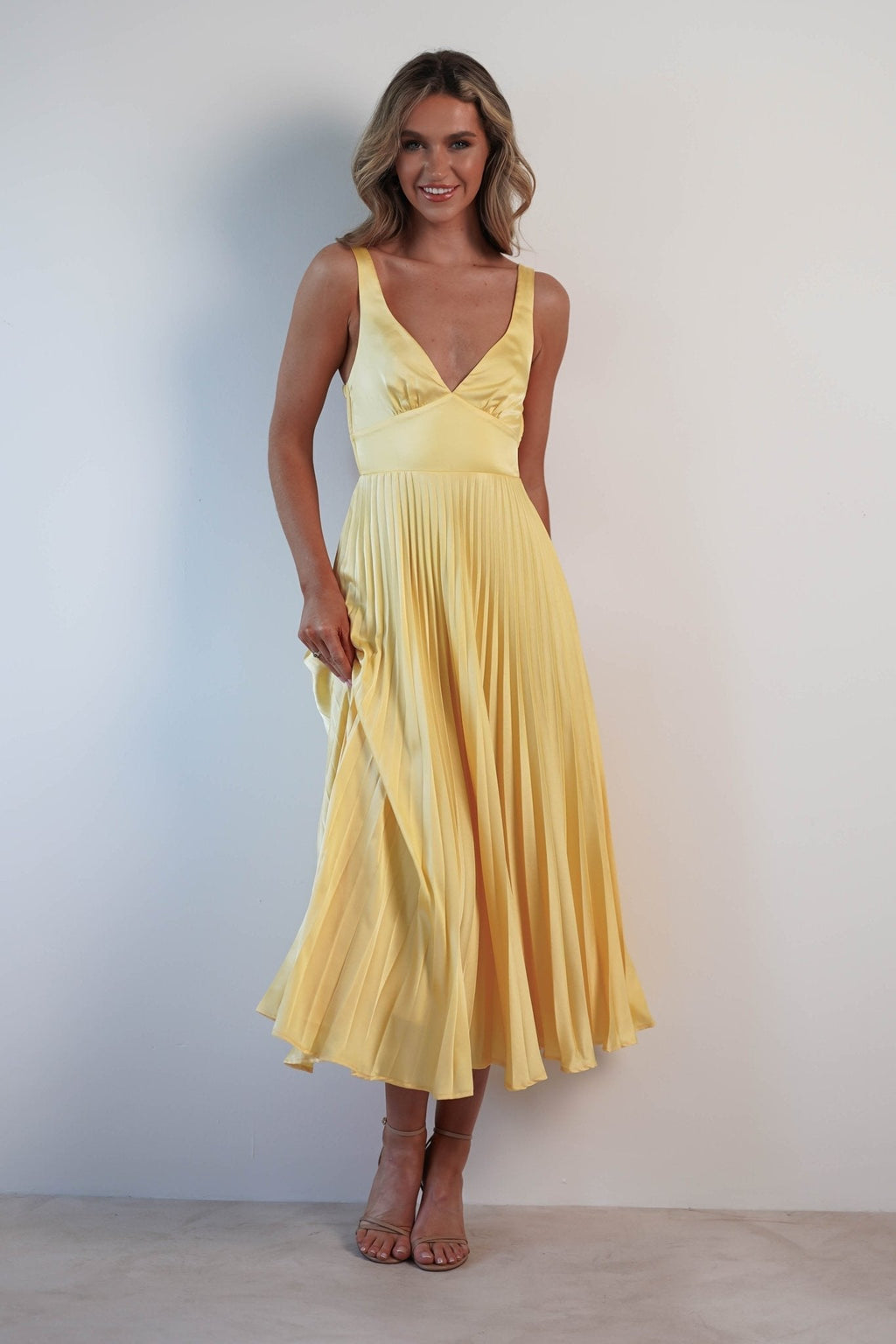 MALKA | Elegant Maxi Dress with Subtle Fall