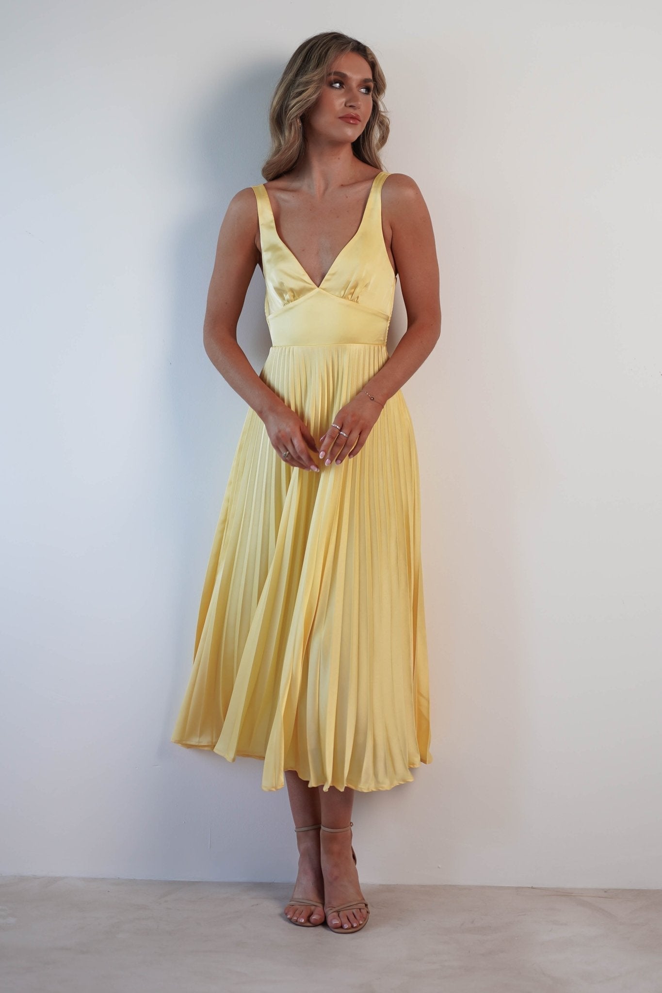 MALKA | Elegant Maxi Dress with Subtle Fall