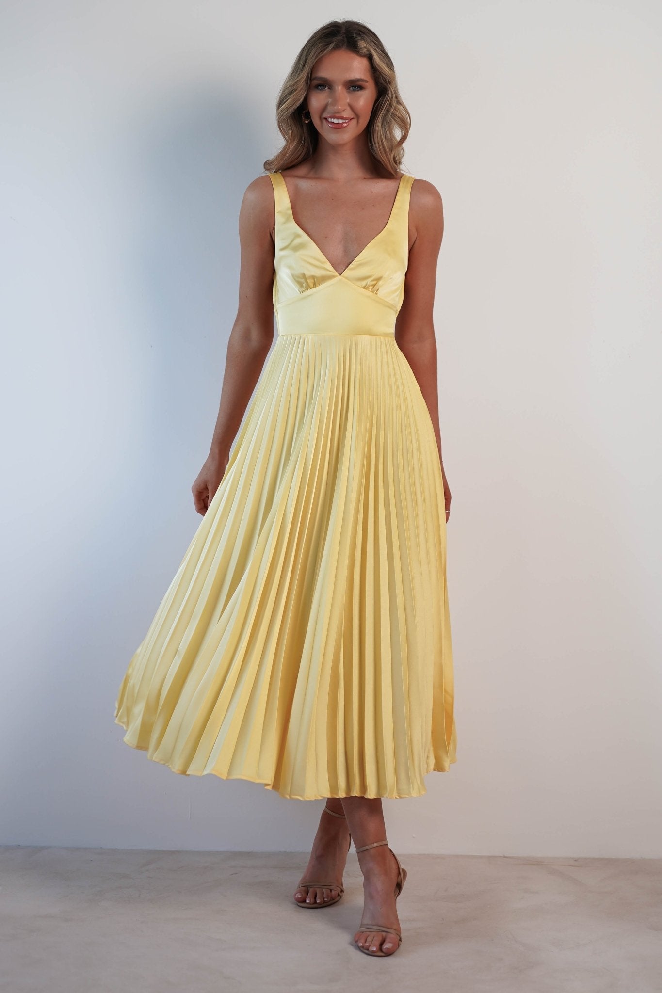 MALKA | Elegant Maxi Dress with Subtle Fall