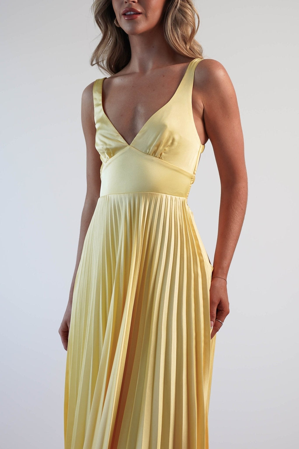 MALKA | Elegant Maxi Dress with Subtle Fall