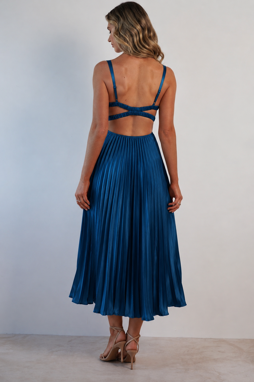MALKA | Elegant Maxi Dress with Subtle Fall